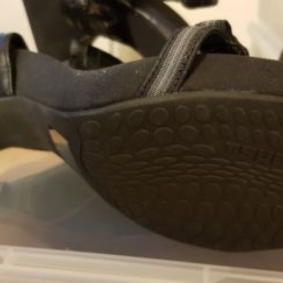 SOLD TSUBO Adjustable Straps Leather Sandals. 10M - Picture 6 of 6